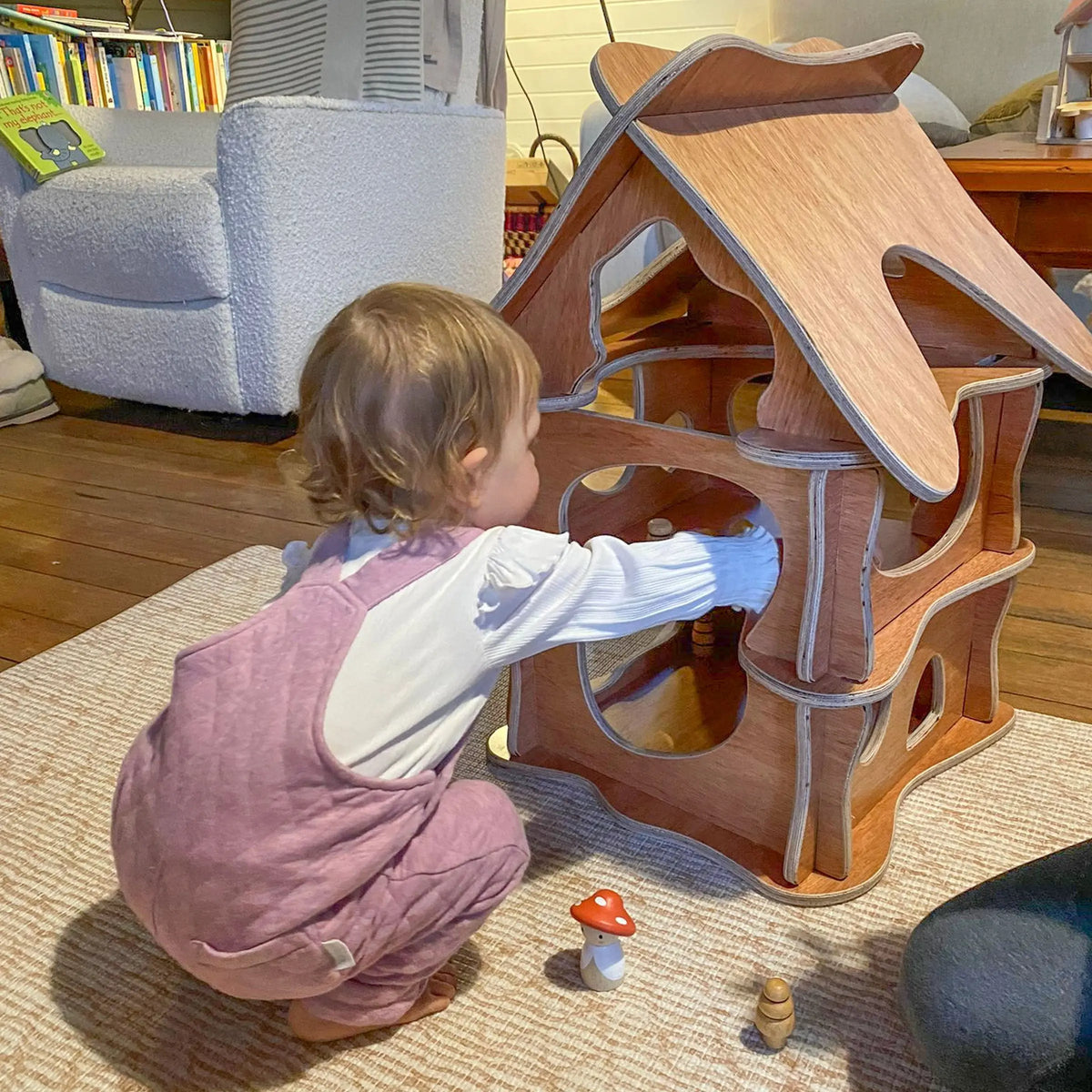 Dreamy Dolls House — side view of dolls house