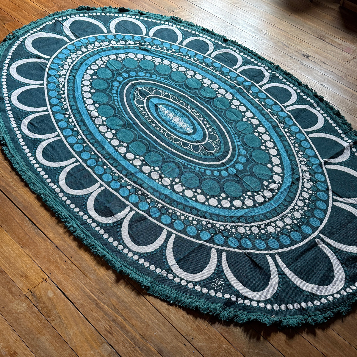 Yarning Oval Cotton Throw
