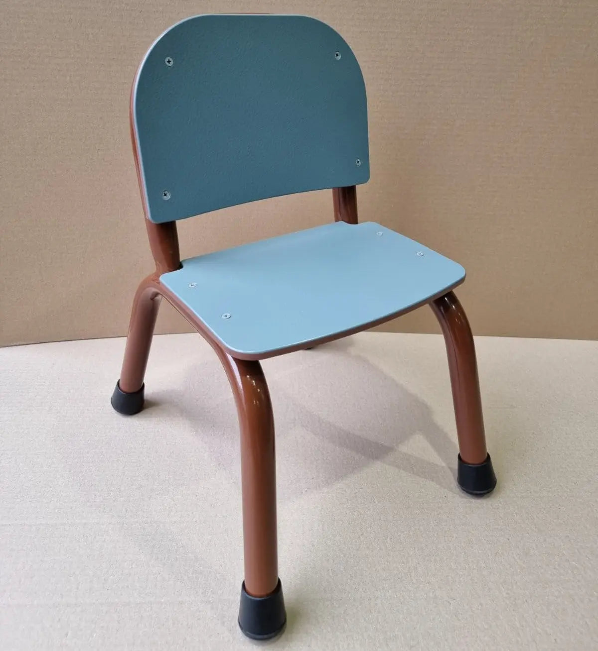 Outdoor Table and Chairs — chair detail view