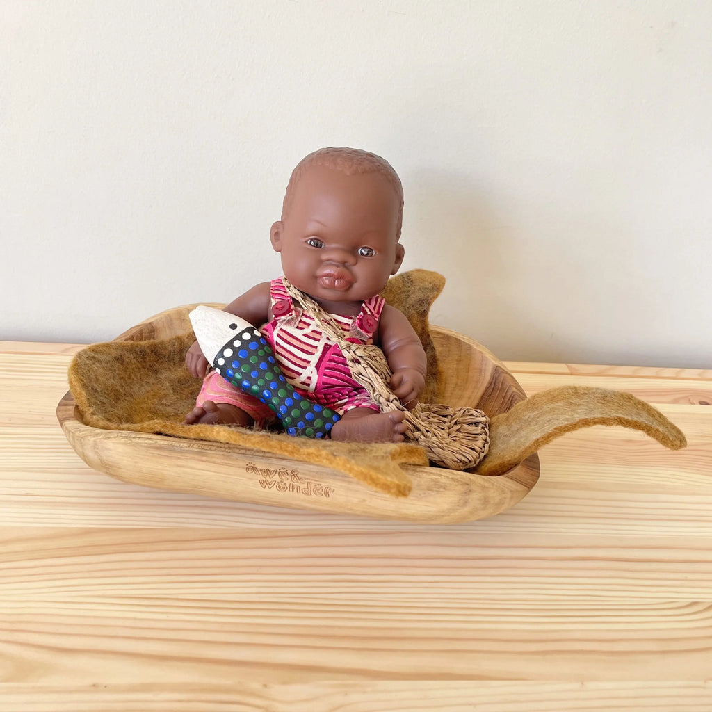 Aboriginal Australian Girl 21cm Baby Coolamon Set — view of coolamon detail