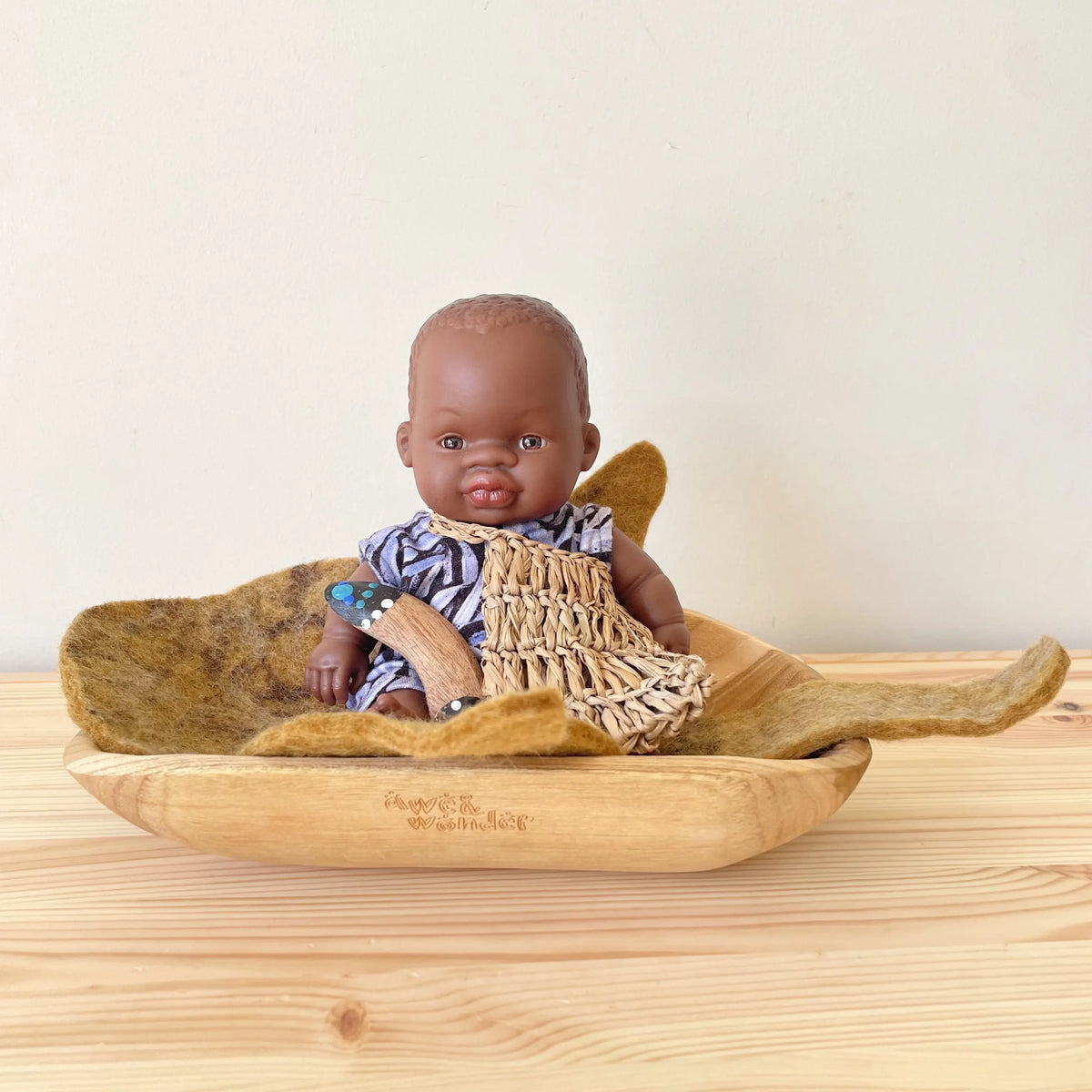 Aboriginal Australian Boy 21cm Baby Coolamon Set — view of coolamon detail