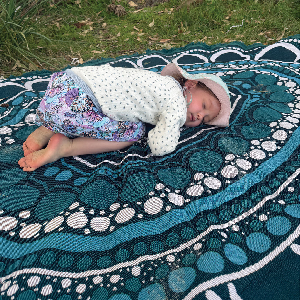 Yarning Oval Cotton Throw