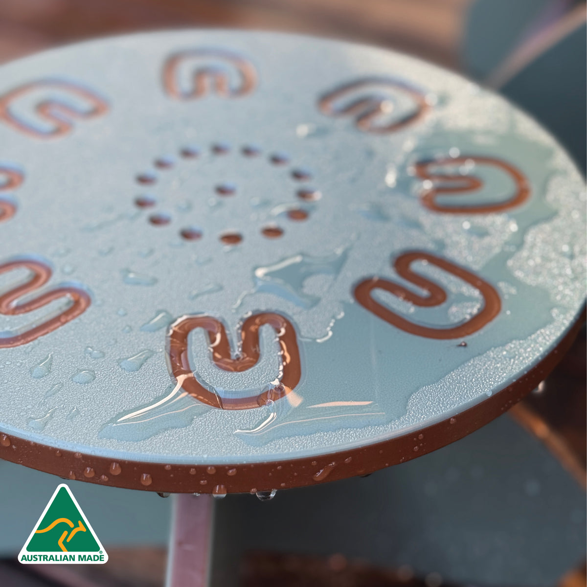 Yarning Table and Stools OUTDOOR