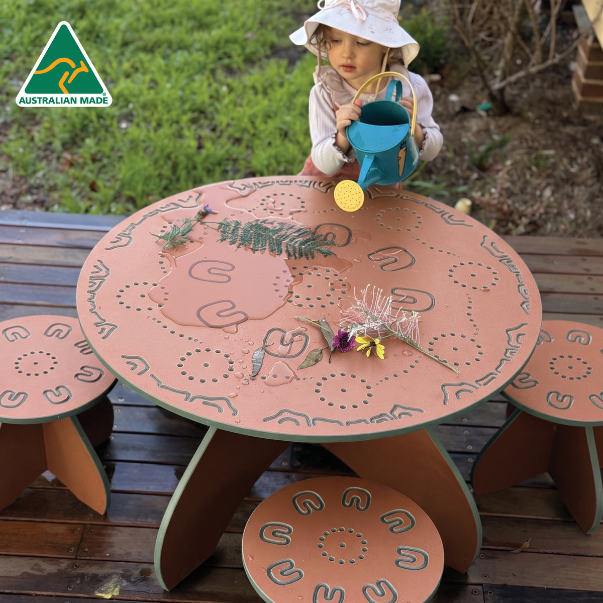 Yarning Table and Stools OUTDOOR