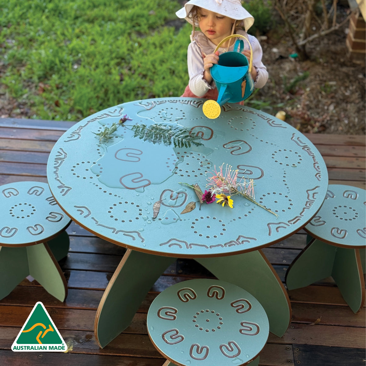 Yarning Table and Stools OUTDOOR