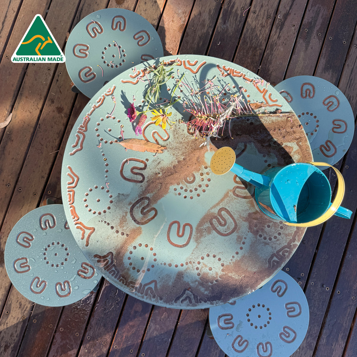 Yarning Table and Stools OUTDOOR