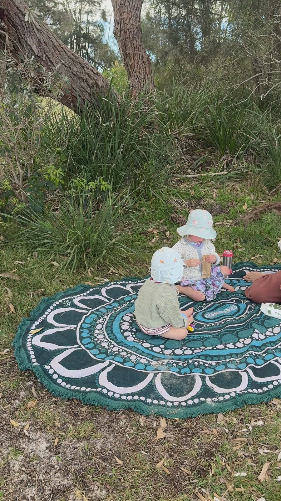 Yarning Oval Cotton Throw