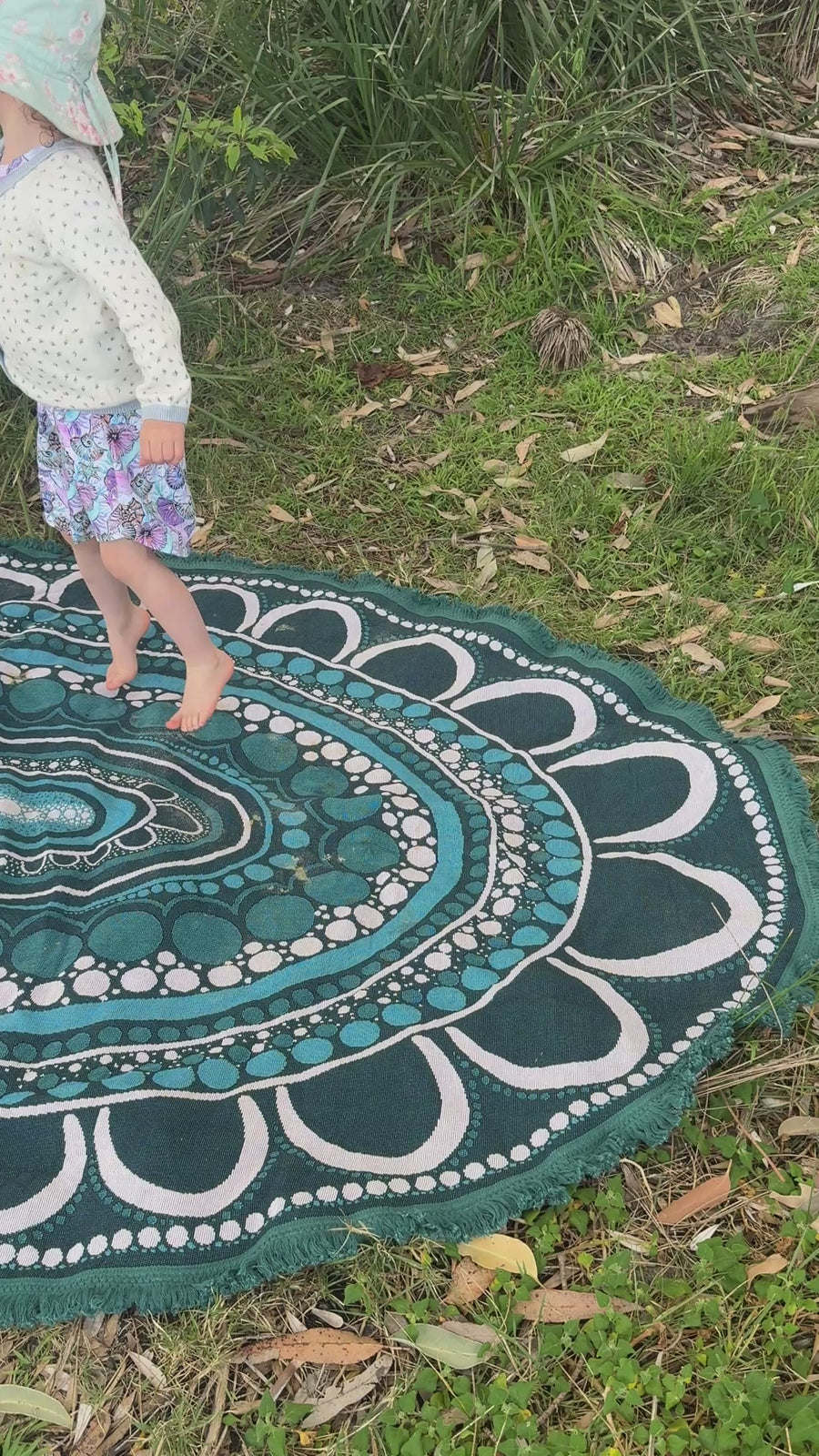 Yarning Oval Cotton Throw